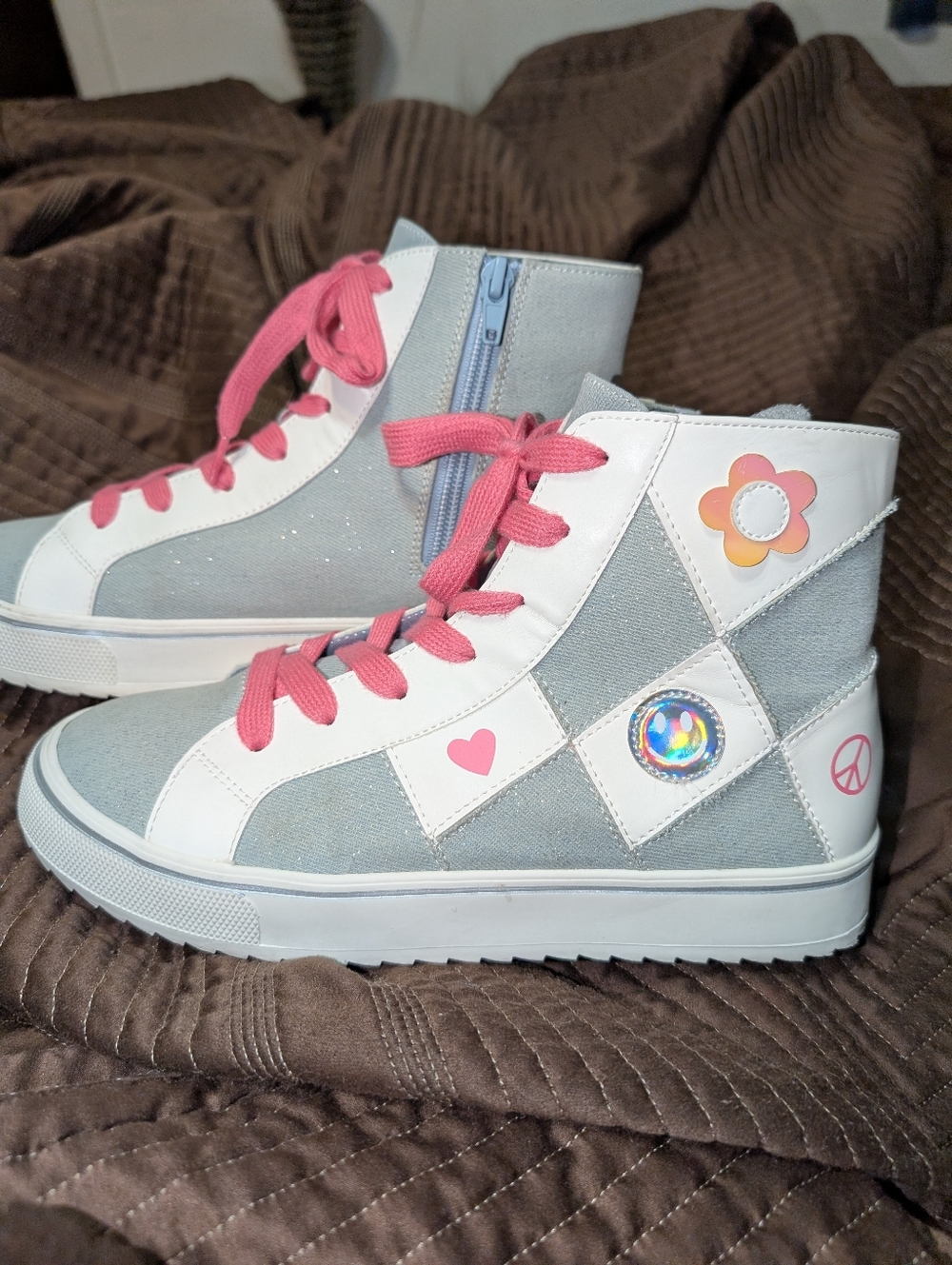 Steve Madden  High-Top Sneakers in Light Gray, White & Pink 8